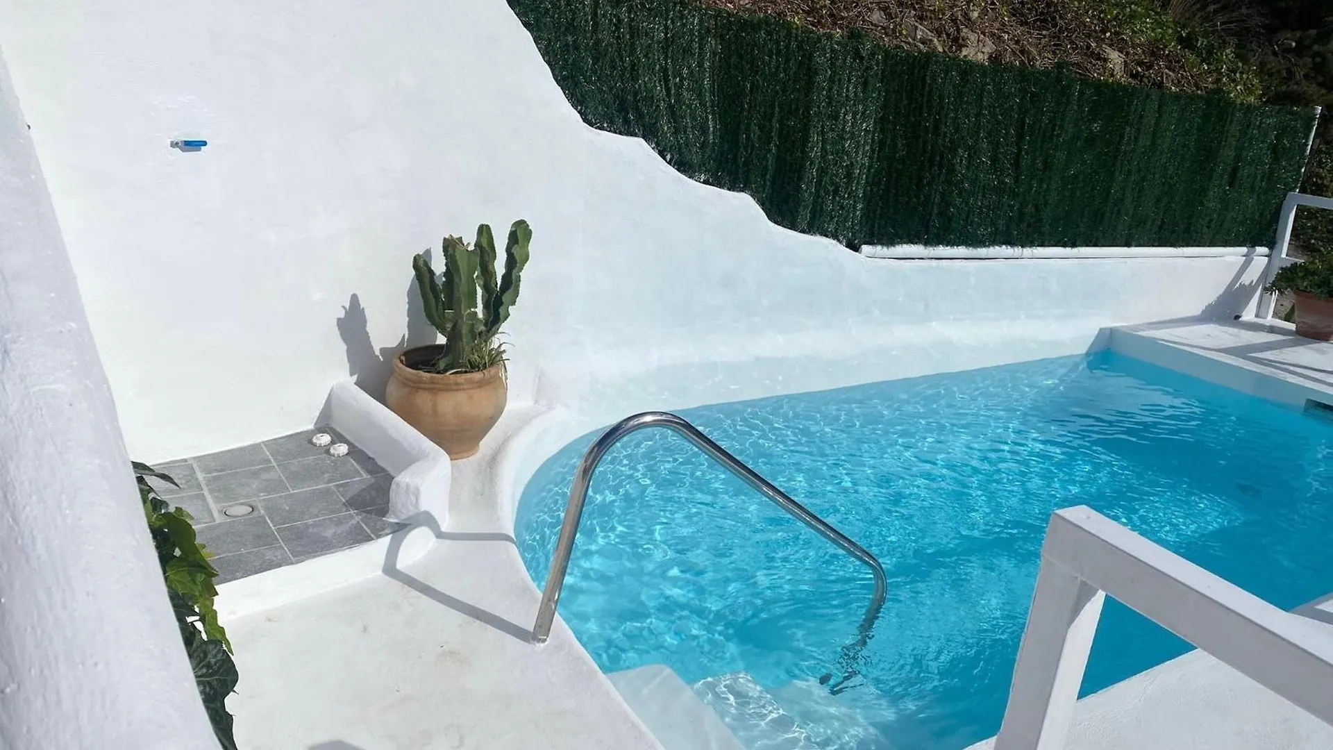 Villa Jardin Piscina Climatizada contacts